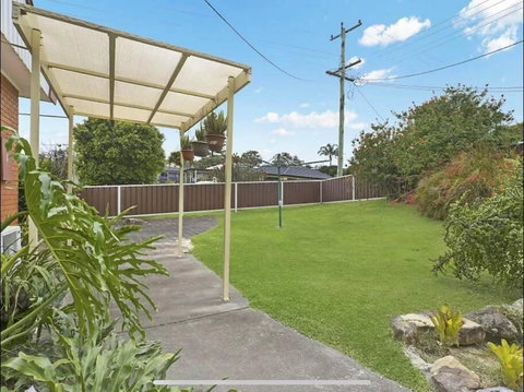 Cheerful Beach House At Redhead Beach - New Castle Holiday 4