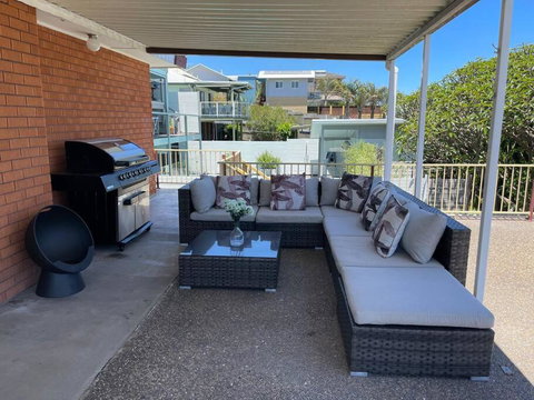Cheerful Beach House At Redhead Beach - New Castle Holiday 2