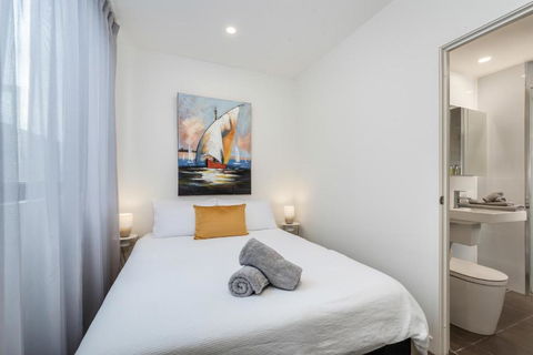 City Snug On Newcastle Beach - Parking Options - New Castle Holiday 1
