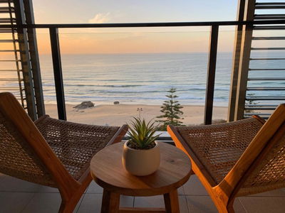 Coastal Luxe - Car Space - Ocean Views - Queen Bed
