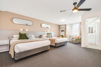Cosmo Motel Adamstown with New Castle Holiday