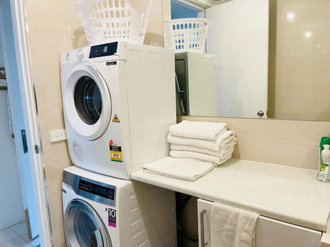 D101 Charming Apartment- Free Parking - New Castle Holiday 3