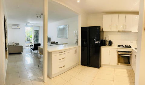 D101 Charming Apartment- Free Parking - New Castle Holiday 4