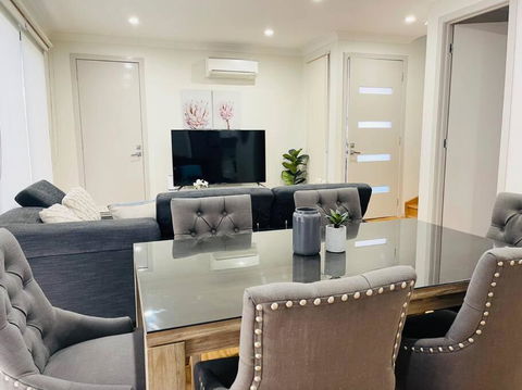 D112 Braybrook Central Stay-Great Getaway - New Castle Holiday 3