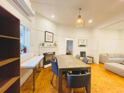 D114 Victorian Central Stay - New Castle Holiday 3