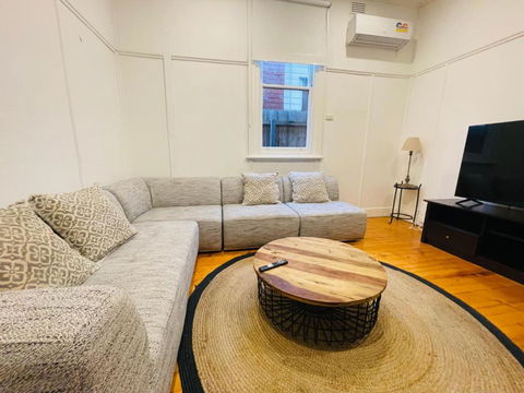 D114 Victorian Central Stay - New Castle Holiday 2