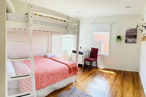 D122 Lovely London Home - New Castle Holiday 4