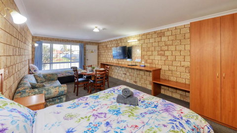 Darling River Motel - New Castle Holiday 2