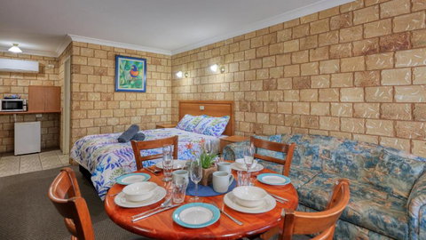 Darling River Motel - New Castle Holiday 1