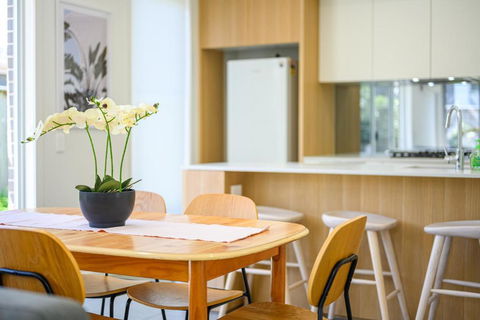 Denham Court Adorable 4Br House With Wifi &Parking - New Castle Holiday 4