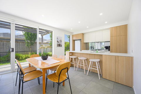 Denham Court Adorable 4Br House With Wifi &Parking - New Castle Holiday 1