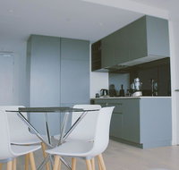 2Bed 2Bath Minimalist Apartment in CBD - New Castle Holiday