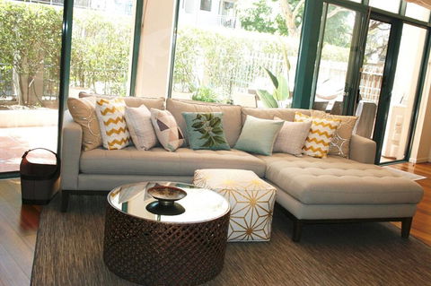 2BR Lovely River , Retreat Pool, Gym, Wine, Netflix - New Castle Holiday 2