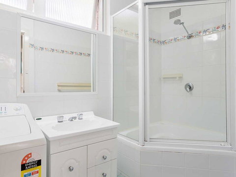 3 'Far Horizons' 77 Ronald Avenue - Cosy Comfortable Unit With Filtered Views - New Castle Holiday 1