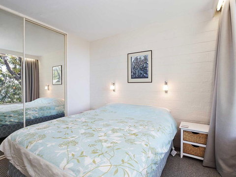 3 'Far Horizons' 77 Ronald Avenue - Cosy Comfortable Unit With Filtered Views - New Castle Holiday 2