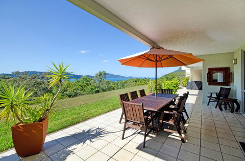 3 Bedroom Poinciana Lodge - New Castle Holiday 0