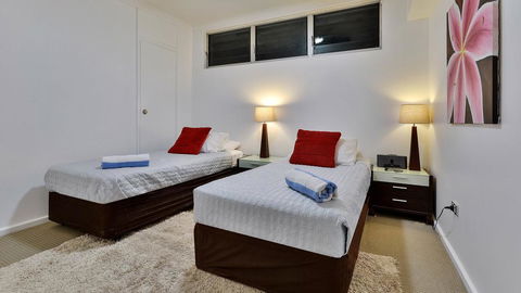 3 Bedroom Poinciana Lodge - New Castle Holiday 1