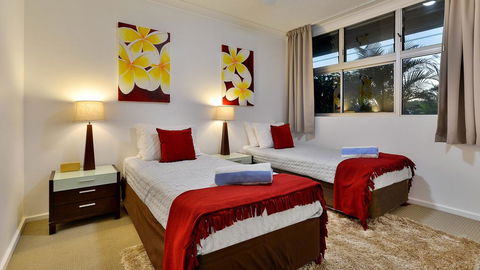 3 Bedroom Poinciana Lodge - New Castle Holiday 2