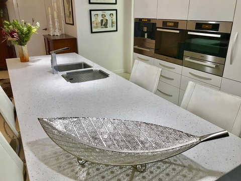 3 Divas Luxury Accommodation - New Castle Holiday 0