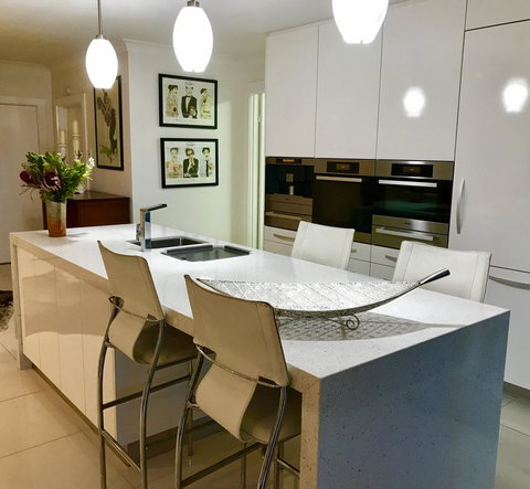 3 Divas Luxury Accommodation - New Castle Holiday 2