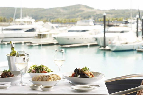 3 The Panorama Hamilton Island 2 Bedroom 2 Bathroom Ocean View Modern Apartment - New Castle Holiday 1