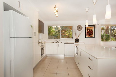 35 Santa Monica Avenue Coolum Beach, Pet Friendly, Linen Included - New Castle Holiday 3