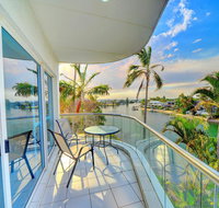 3br Broadbeach Lakefront Apartment - New Castle Holiday