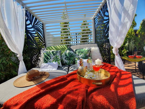 4 BEDROOM GARDENS ESCAPE - CHAMPAGNE STAYS Darwin - New Castle Holiday 1