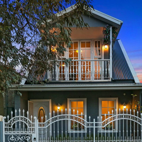 4 Ensuite Chelsea Villa CBD-Airport - New Castle Holiday 3