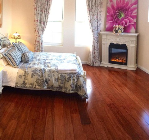 4 Ensuite Chelsea Villa CBD-Airport - New Castle Holiday 1