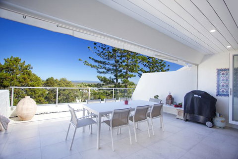 4/33 Noosa Drive - New Castle Holiday 0