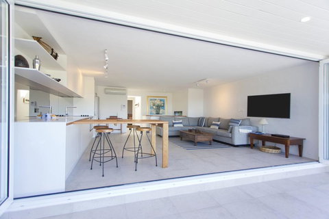 4/33 Noosa Drive - New Castle Holiday 1