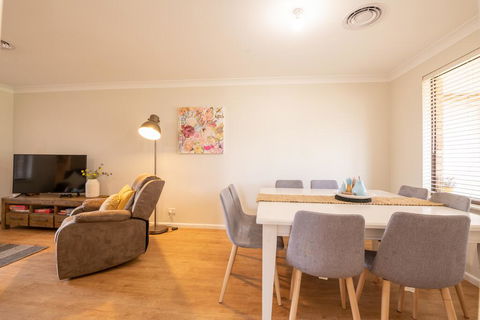 42 Rosemary Lane - Central Orange - Spacious Family Home - Quiet Lane - New Castle Holiday 3