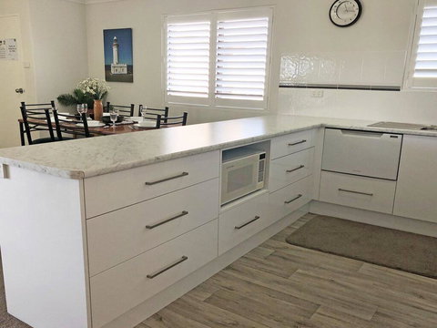 5 'Intrepid' 3 Intrepid Close - Perfect Beachfront Location - New Castle Holiday 1