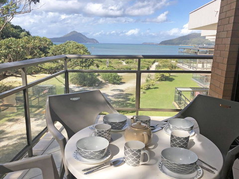 5 'Intrepid' 3 Intrepid Close - Perfect Beachfront Location - New Castle Holiday 0