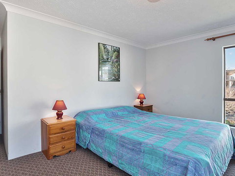 5 'Tradewinds' 110 Victoria Parade - Location Is Fantastic & Water Views - New Castle Holiday 2