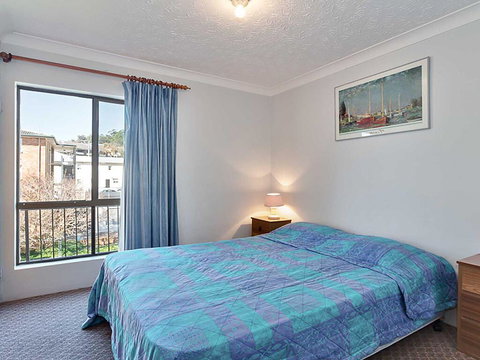 5 'Tradewinds' 110 Victoria Parade - Location Is Fantastic & Water Views - New Castle Holiday 1
