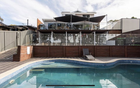 5 Bedroom With POOL And Studio Vues Relaxantes - New Castle Holiday 0