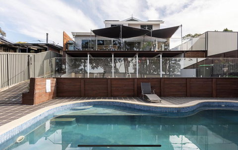 5 Bedroom With POOL And Studio Vues Relaxantes - New Castle Holiday 1