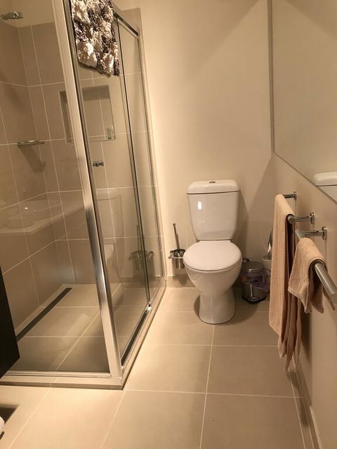 5 Star Room With Own Bathroom - Singles, Couples, Families Or Executives - New Castle Holiday 2