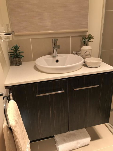 5 Star Room With Own Bathroom - Singles, Couples, Families Or Executives - New Castle Holiday 3