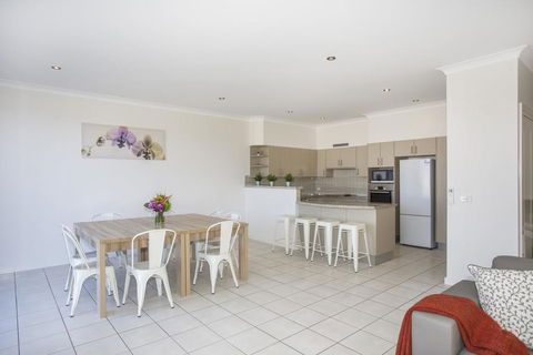 5/14 Dolphin St- Dolphin 5 At Ulladulla - New Castle Holiday 3