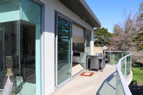 507 At The Waves - New Castle Holiday 3