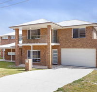 5B BENT STREET - LARGE HOUSE WITH DUCTED AIR CON WIFI  FOXTEL - New Castle Holiday