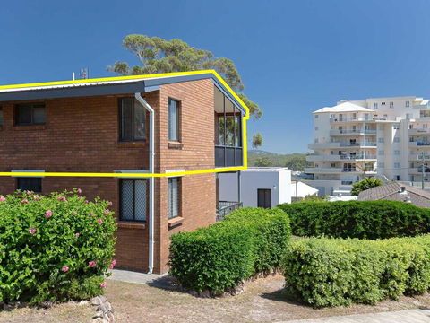 6 'Bahia', 47 Ronald Avenue - Fantastic Location With Filtered Water Views - New Castle Holiday 0