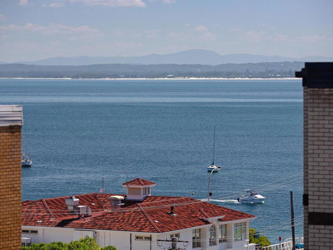 6 'Bahia', 47 Ronald Avenue - Fantastic Location With Filtered Water Views - New Castle Holiday 2