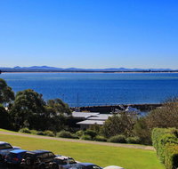 6 'Portofino' 7 Laman Street - Superb Water Views and only 1 minute walk into the heart of town - New Castle Holiday