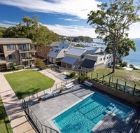 6 'The Poplars' 34 Magnus Street - fabulous views  pool in complex - New Castle Holiday