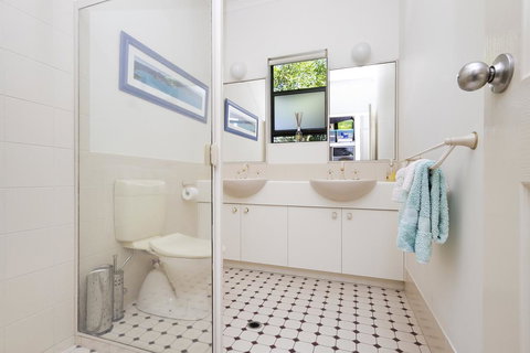 6 Avenal - New Castle Holiday 1