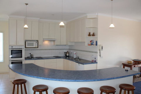 61 Red Rocks Rd, Cowes - New Castle Holiday 3